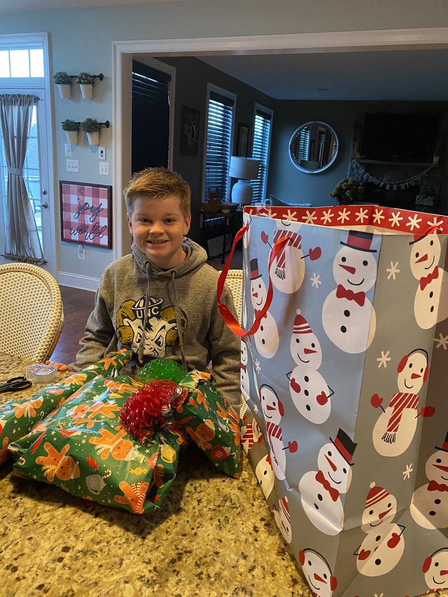 LeahDevlin11's tweet image. Spreading joy to our local communities #TheGreatGiftogether #R400Community
