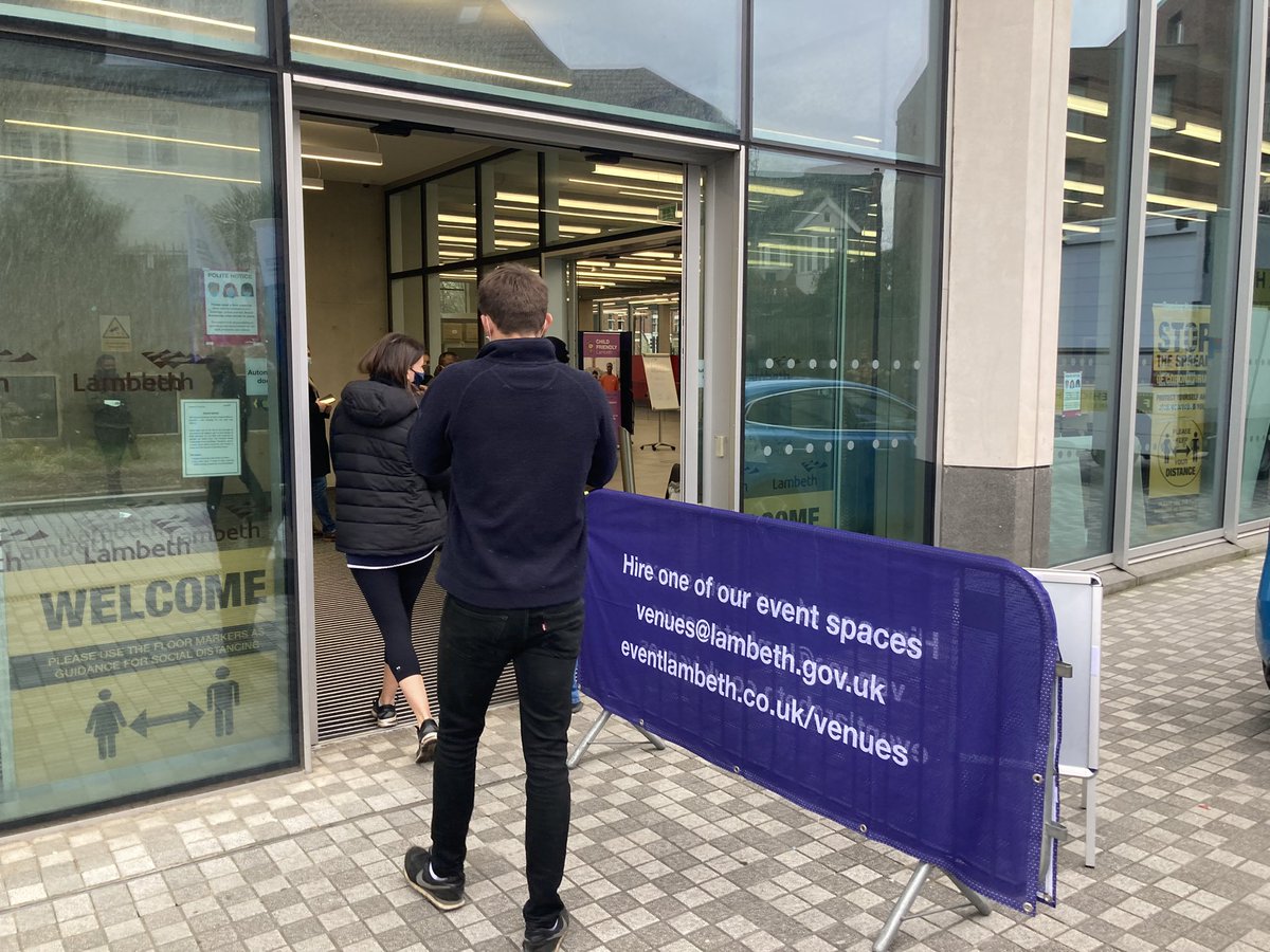 Jim4Dartford's tweet photo. Short queues for #booster jabs @lambeth_council Civic Centre today. Open 8am-7pm today &amp; everyday - get your 💉&amp; keep our community safe from #OmicronVirus #Covid_19 #KeepLambethSafe https://t.co/kmforwd2IO