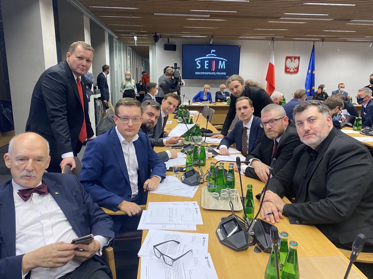 Kulesza_pl's tweet photo. Sukces @KONFEDERACJA_! Nasze Koło pojawiło się w pełnym składzie. Komisja Zdrowia została odwołana. Projekt pozwalający zwalniać z pracy za brak szczepienia nie będzie dzisiaj procedowany.
#StopSegregacjiSanitarnej https://t.co/32pEn6jmAx