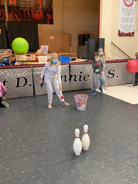 mswipersroom's tweet photo. Grade 5s travelling down the digestive system in our human obstacle course! #IB @gecdsbpro @mdbennie @MDBennieBulldog https://t.co/itbB06dDzt