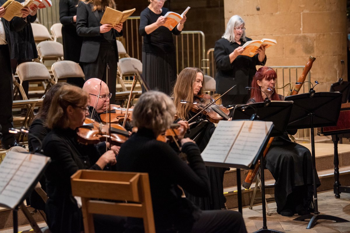 We had a wonderful evening @SouthwMinster last night performing Messiah to a sell-out audience, with stellar soloists @lizzyhumphries1, @kathy1nicholson, Tom Brooke, Colin Campbell and the superb orchestra of @musicalamicable 

Photos by @TraceyWhitefoot