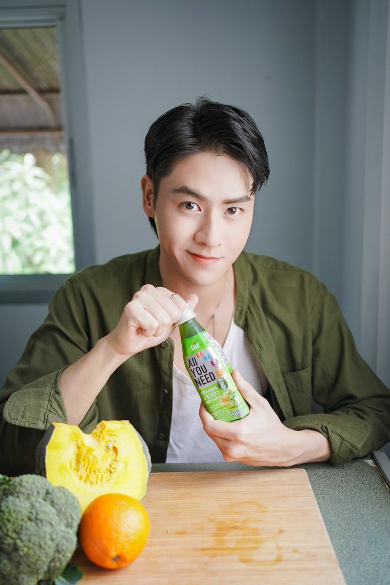 Teerawa34886976's tweet photo. ตัวช่วยที่ทำให้ flow ตลอดวัน เริ่มต้นตอนเช้าด้วยการดื่ม Unif All You Need Detox รสผักเขียว มีไฟเบอร์ช่วยการขับถ่ายและวิตามินอัดแน่นเต็มขวด ประโยชน์ครบๆ พร้อมลุย!!! ไปอ่านทริคสุขภาพจากกูรูและเพื่อนๆเพิ่มเติม คลิก https://t.co/cW9E5yV3WL
#Clubhealth #Unifhealthwallet https://t.co/V3ToMDzBoD