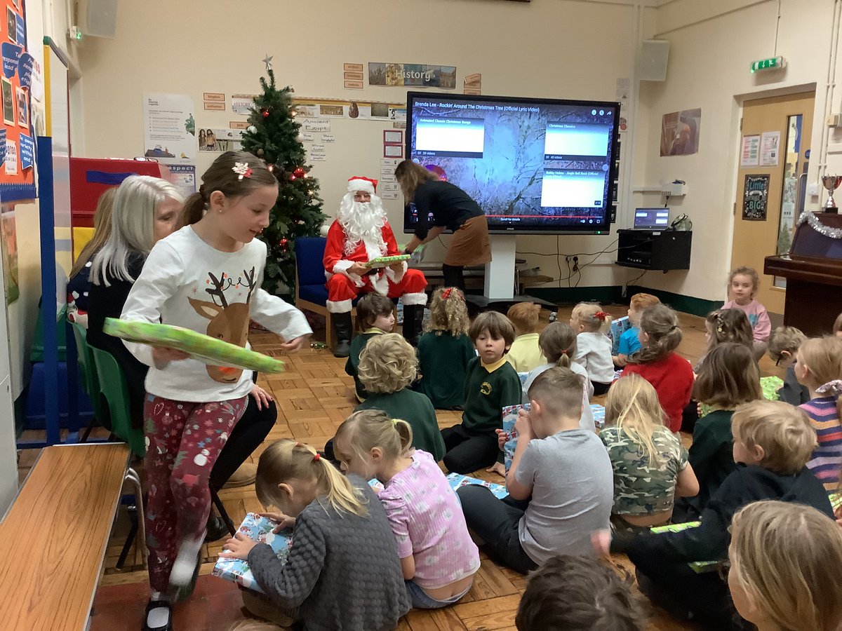 PrimaryParkend's tweet photo. Santa visited us this morning! What a treat! https://t.co/P1ey6khXDF