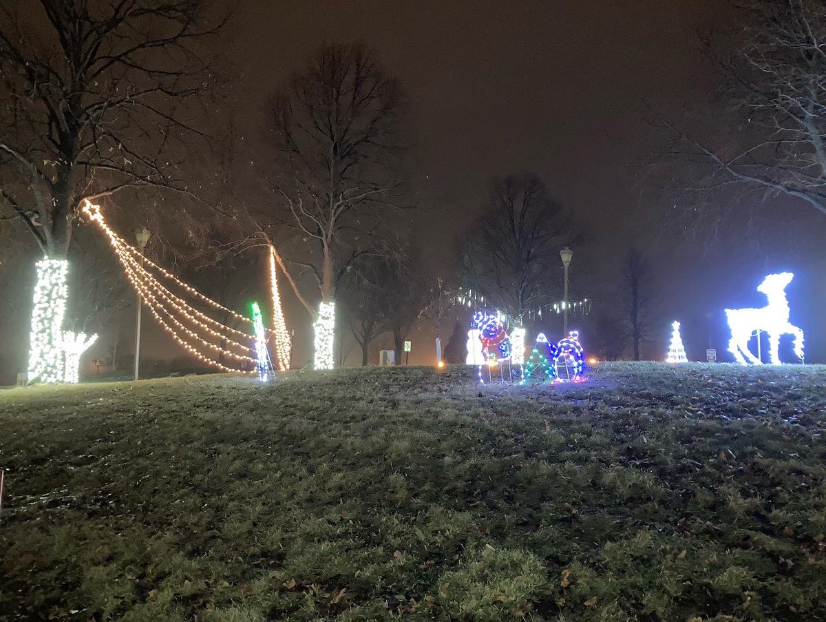 KAllenWBAY's tweet photo. @DePere has a new drive through light display at Voyageur Park. It’s open Friday and Saturday from 5:00-9:00 pm and again December 23-25. https://t.co/Nvx3AMkP1n