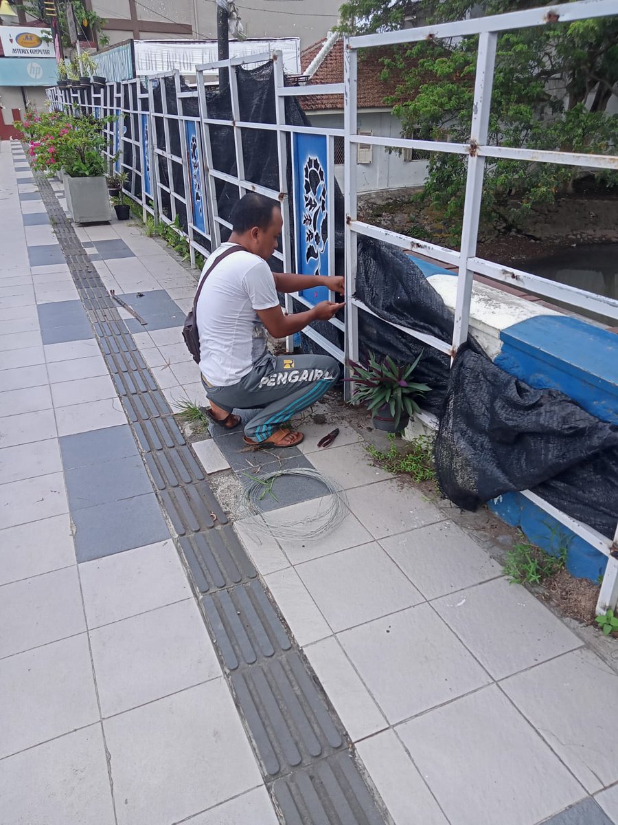 Korsda_Bwi's tweet photo. Perbaikan vertikal garden di Jembatan Agraria sudah terpasang rapi. Cc @PengairanBwi @p50_guntur https://t.co/fVubWW7GM1