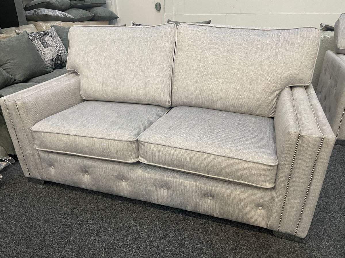 🎄New stock ready for immediate delivery!🎄
🌟 WESTBURY 🌟
3 - £699
2 - £649
1 - £399

Measurements - 3 - 72", 2 - 57", chair 35"

aintreesofas.com/product/westbu…