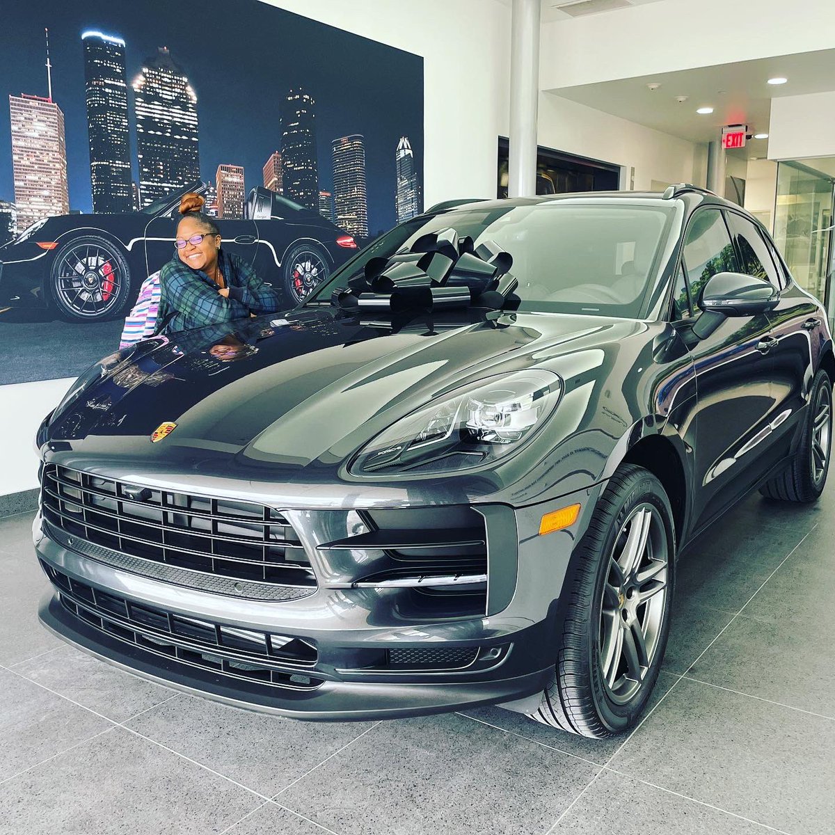 highclass_curls's tweet image. God just been showing all kinda favor🙌🏾 
Yall betta get in line for these blessings! Don’t let fear and procrastination keep you from getting the bag and going after your goals.
.
Link in bio for my online coaching program, Jumpstart to Six-Figures. #porschegang #BlackTwitter