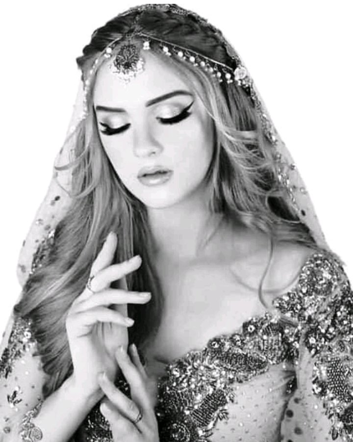 Ami22r's tweet photo. من قال ان الكلمات لا تفعل شيئا
الكلمة ان لمشاكل احتظنتك وان جرحتك اغرقتك في بحر الألم بكلمة نهدم حلما
وبكلمة نداوي جرحا بكلمة نخسر شخصا وبكلمة نكسب قلبا فتذكر قبل أن تنطق كلماتك
انها بصمة في القلوب لا تتغير https://t.co/aiQPCDuDR8