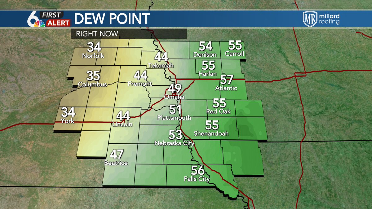 ClayOstarly's tweet photo. Why are roads wet this morning? It didn't rain. Roads are sweating right now. Ground temps are colder than the dew point. So much like a glass of ice water forming dew on the glass, the roads are doing the same thing. @wowt6news #FirstAlertTraffic https://t.co/UBoqlD7gYr