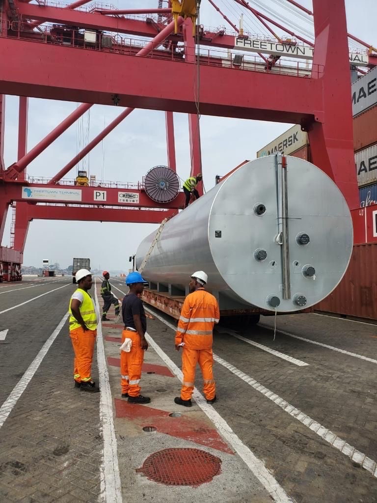 Ftown_Terminal's tweet photo. We have yesterday successfully discharged pieces of bitumen tanks for use at the ongoing Lungi airport expansion project done by SUMMA GROUP. https://t.co/rd2kyj6u2g
