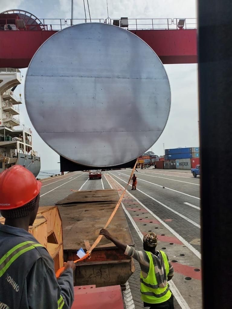 Ftown_Terminal's tweet photo. We have yesterday successfully discharged pieces of bitumen tanks for use at the ongoing Lungi airport expansion project done by SUMMA GROUP. https://t.co/rd2kyj6u2g