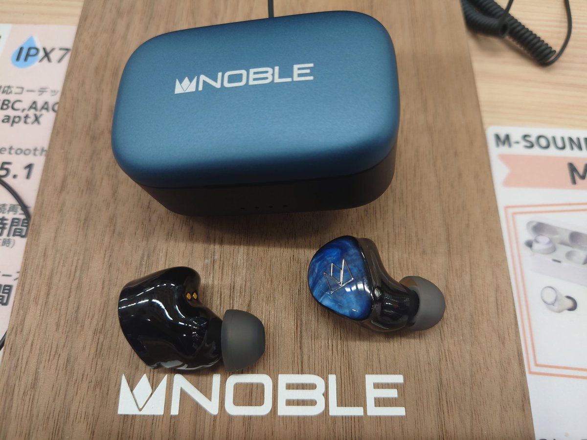 4BPM_EE's tweet photo. Noble Audio FoKus PRO
ｅイヤ秋葉原で試聴したけど思ったより良かった。低音が豊かだけど抑揚がしっかり制御され、低音から高音まできれいに繋がって音質は他TWSより頭一つ抜けてる。Falcon PROの上下を拡張して音の密度を上げたような音の作り。 https://t.co/llvlLKzBSx