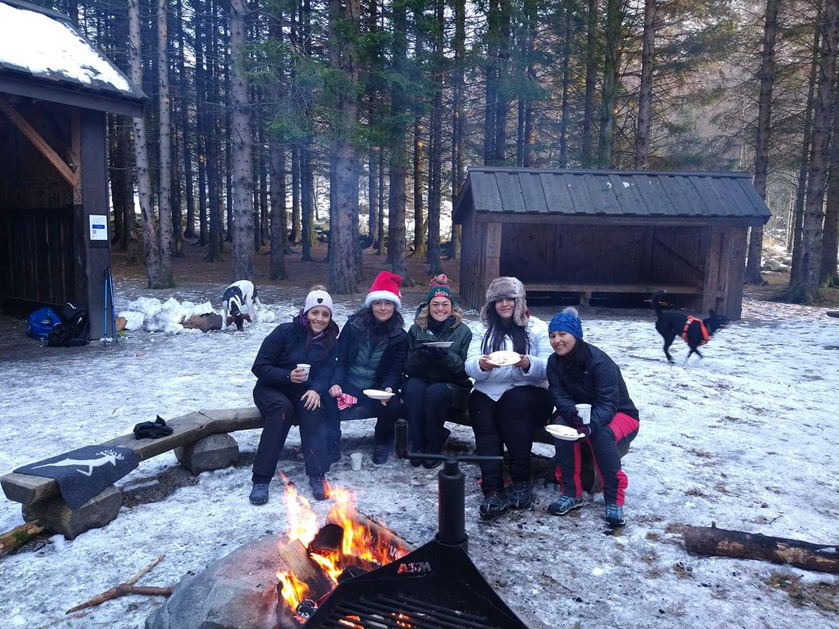 clorinda_ferral's tweet photo. Último hike del año en Dalsnuten. Una aventura más en nuestra lista comiendo el tradicional postre alemán para quitarnos el frío! Que no es más que un delicioso arroz con leche calientito. Nos vemos en el 2022!..❤😎💯🇧🇻👐☝🏔🗻🌍🏃‍♀️#hikeadventures #senderismonoruego ❄☃️ https://t.co/r5m1fhu8Pd
