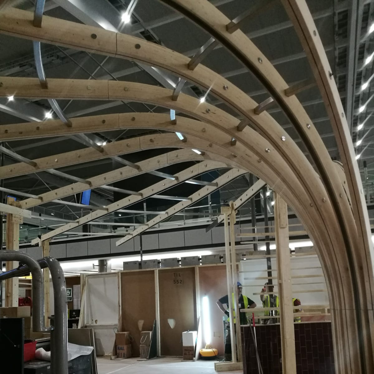 BucklandTimber's tweet photo. 5 years ago we were making quite an intricate structure for @pret Heathrow. Some serious curves there!

#glulamstructure #glulamconstruction #glulambuild #glulamtimber #glulambeams #timber https://t.co/40yhzW2beY