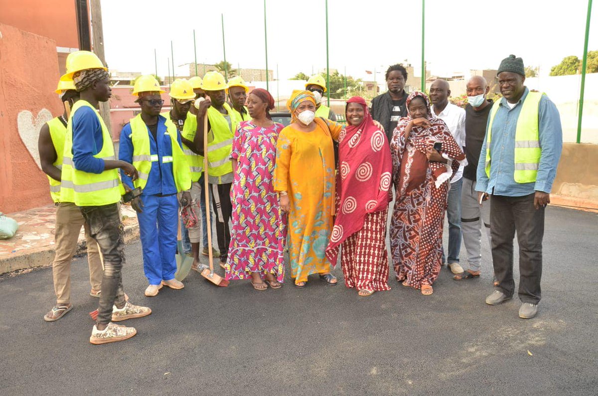 ModelLecitoyen's tweet photo. Étape #DieuppeulDerklé
#kebetu de @SohamElWardini 'Poursuite du programme de rénovation de la voirie urbaine engagée par la @villededakar
En déplacement dans la commune de #Dieuppeul/ #Derklé pour constater l’état d’avancement des travaux.'
#Voirie #Sn221 #Dakar #Dakar2022 https://t.co/XXUQpJNRo6