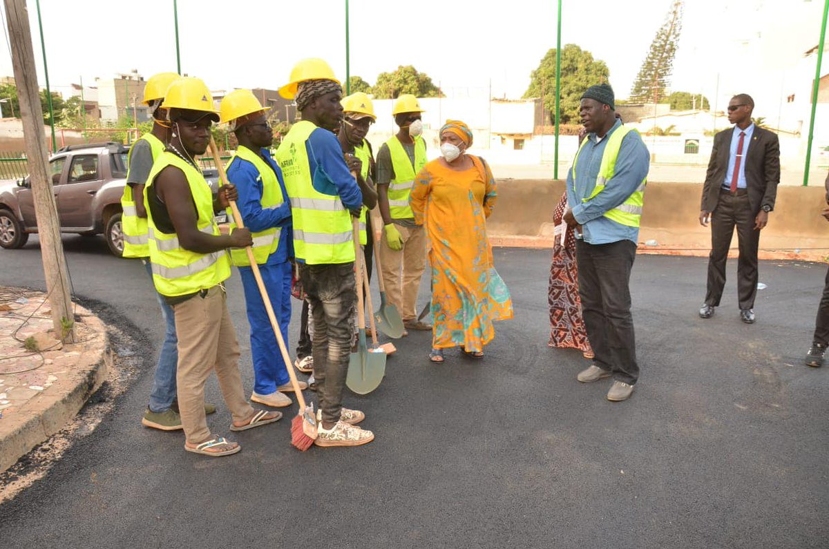 ModelLecitoyen's tweet photo. Étape #DieuppeulDerklé
#kebetu de @SohamElWardini 'Poursuite du programme de rénovation de la voirie urbaine engagée par la @villededakar
En déplacement dans la commune de #Dieuppeul/ #Derklé pour constater l’état d’avancement des travaux.'
#Voirie #Sn221 #Dakar #Dakar2022 https://t.co/XXUQpJNRo6