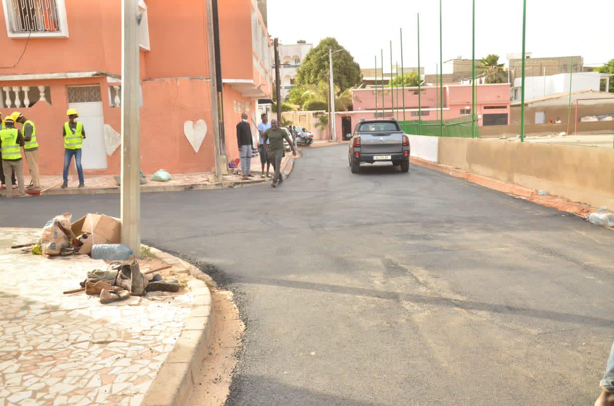 ModelLecitoyen's tweet photo. Étape #DieuppeulDerklé
#kebetu de @SohamElWardini 'Poursuite du programme de rénovation de la voirie urbaine engagée par la @villededakar
En déplacement dans la commune de #Dieuppeul/ #Derklé pour constater l’état d’avancement des travaux.'
#Voirie #Sn221 #Dakar #Dakar2022 https://t.co/XXUQpJNRo6
