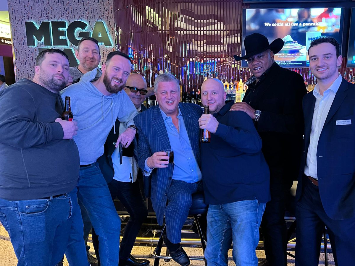 fattankwba's tweet photo. Back in the UK after an epic trip to vegas for UFC. Best night was @CircaLasVegas if you are going to Vegas get over and stay at this new venue it's epic!! Thanks for your hospitality @DerekJStevens @DarrenBanks56. Next trip we stay at Circa. https://t.co/cO0LgtwLrf