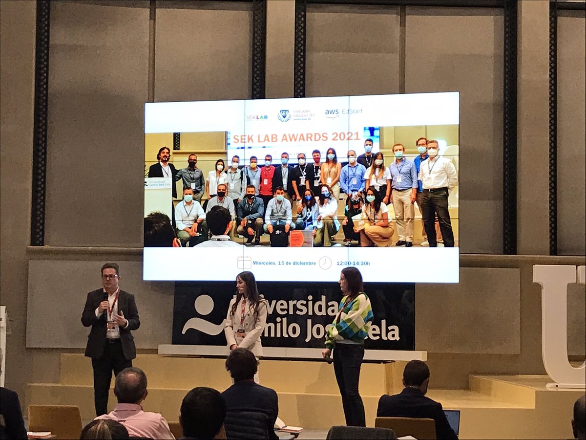 EdtechSpain_Org's tweet photo. 📢 Hacemos una pausa de presentaciones. @marta_rod8 entrevista a Oriana Circelli (CEO de @wowplay_exp) y a
Raquel Vela (CEO de @papua_app), #seklabers de la VI edición 🎙️
🔴 Directo: https://t.co/J5YLebUU0M https://t.co/d1C8BKVc2r