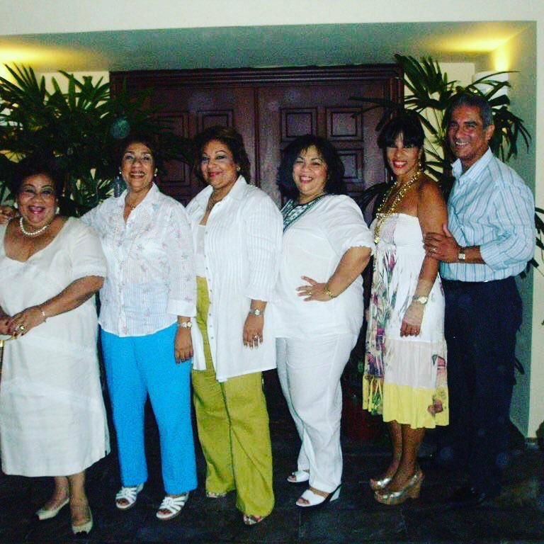angelitagdv's tweet photo. Se marcho mi hermana mayor con la gracia de Dios. 
Su espíritu se liberó de su cuerpo y emprendió el camino de el retorno. 
Mi hermana Martha Olga Garcia Santamaria 
fue una extraordinaria mujer, que lleno de orgullo a mi familia
y a su pais 🇩🇴
Su espíritu vive eternamente!
🙏🏻 https://t.co/W6xuoZ0bvA
