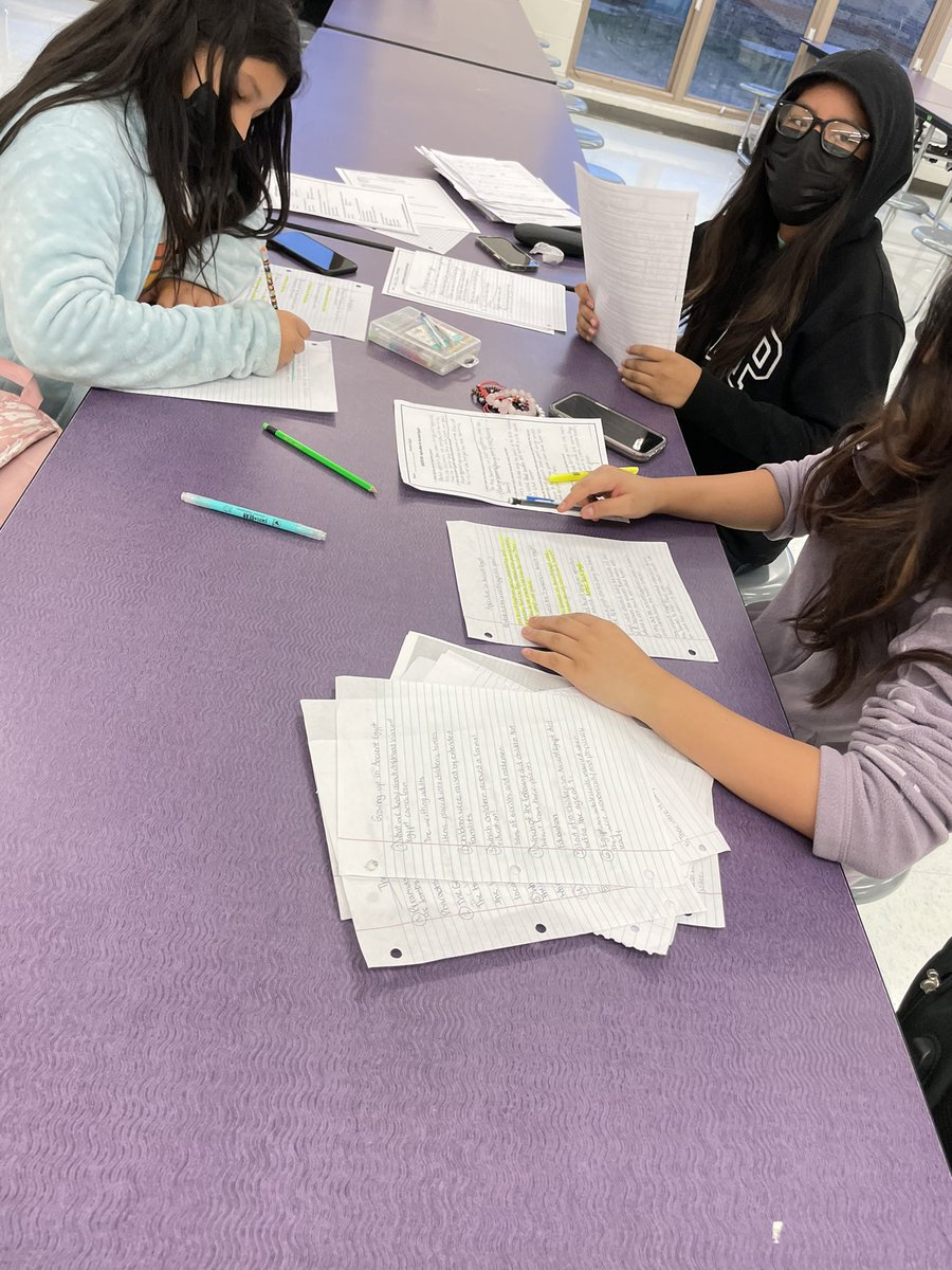 RobinM893's tweet photo. CMS students are working before the first bell to begin school ever rings ! These students are studying, working on notes and their binders in early bus. #CMSRams #cantstopwontstop https://t.co/OEn75w1GF9