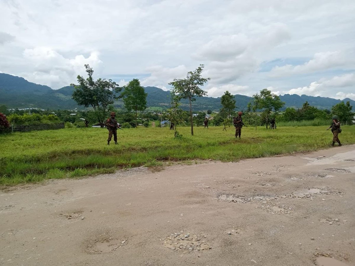 TheChindwin's tweet photo. #LATEST UPDATE: New fighting has broken out at 6:00 pm in Lay Kay Kaw, Myawaddy’s district of #Karen  State. 
Due to the continued fighting, around a thousand of villagers in Lay Kay Kaw have fled the villages and having shelters in the nearby villages. https://t.co/MIRUtBnHZo