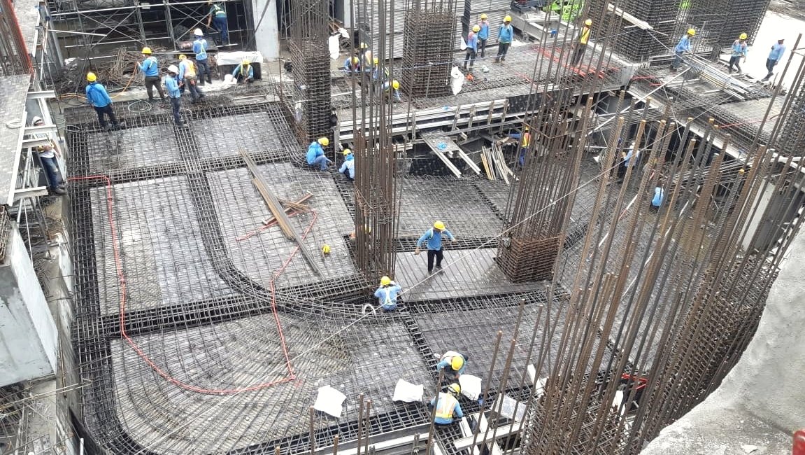ianfulgar's tweet photo. Going up! Additional excavation, structural frame, slabs, sloping vehicle access ramps, and basement perimeter walls and partitions for below-grade basement parking. #construction #constructionsite #condominiumdesign #condominiumph #condominiumproject #ramps #basementparking https://t.co/LbXs1I7C8c