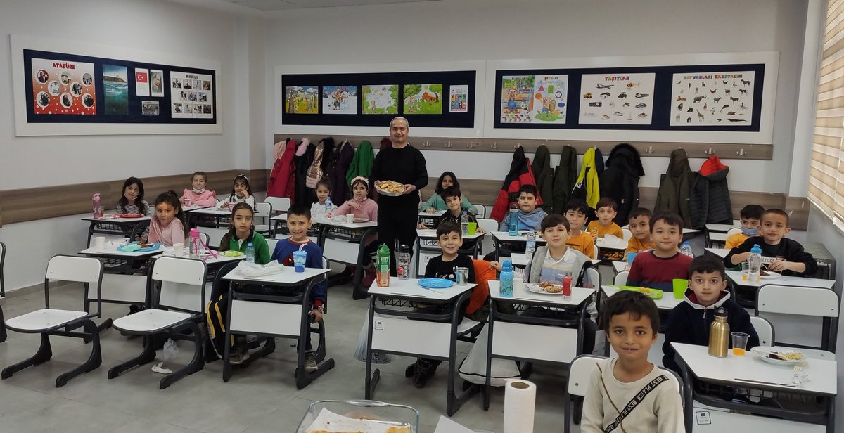 CumaBULUT79 (@cbulut79) on Twitter photo 12-18 ARALIK
TUTUM, YATIRIM VE TÜRK MALLARI HAFTASI KUTLU OLSUN...
2/B Sınıfı olarak yapmış olduğumuz etkinliğimizden renkli kareler... Afiyetler olsun... 
Sayın Velilerimize göstermiş oldukları ilgiden dolayı çok çok teşekkür ederiz...
🇹🇷🎉🧿🎉🌍🎉🧿🎉🇹🇷 12-18 ARALIK
TUTUM, YATIRIM VE TÜRK MALLARI HAFTASI KUTLU OLSUN...
2/B Sınıfı olarak yapmış olduğumuz etkinliğimizden renkli kareler... Afiyetler olsun... 
Sayın Velilerimize göstermiş oldukları ilgiden dolayı çok çok teşekkür ederiz...
🇹🇷🎉🧿🎉🌍🎉🧿🎉🇹🇷