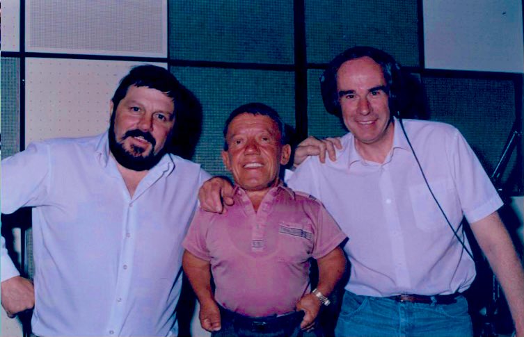 Just read the news about Jethro - here’s a pic of when he and Star Wars actor, Kenny Baker, were guests on my dad <a href="/johnhannammeets/">John Hannam</a>’ <a href="/iwightradio/">Isle of Wight Radio</a> chat show. Sadly, all of the people in this pic are no longer with us… #jethro