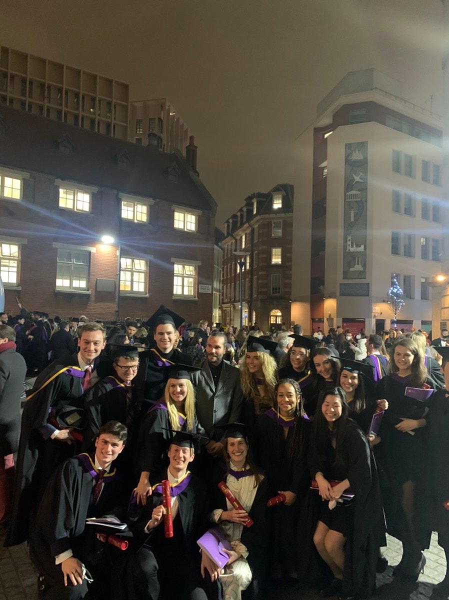 Congratulations to all our students who graduated this week! Welcome to the class of 2021 and to the #LSEPBS community 🤗 Be sure to explore the Alumni Hub ➡️ bit.ly/3oxfq1h Thank you for sharing the 📷 @vnsasea (MSc Psychology of Economic Life)