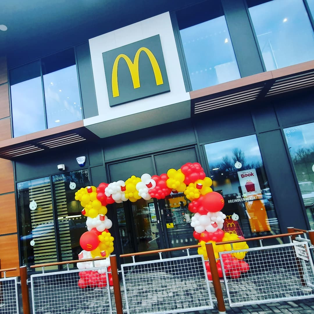 DestinationMK's tweet photo. The brand new @KaizenMcDsMK Linford Wood restaurant is now open...we popped in earlier today to take a look! 🤩🍟🍔🥤
@McDonaldsUK #mcdonalds #McDelivery #miltonkeynes #mk #drivethru #orderattable https://t.co/Bs0rUvhBke