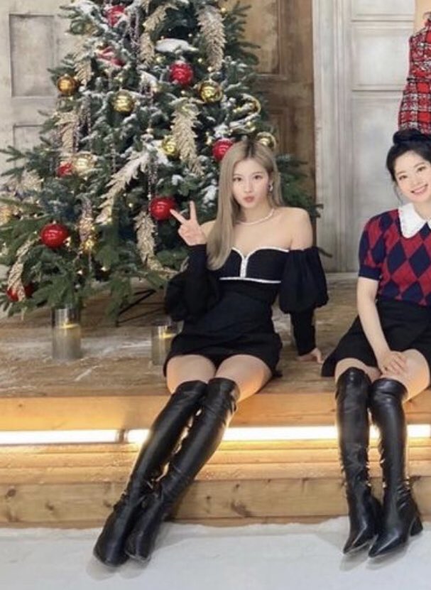 lilibp816's tweet photo. SANA ??? SA TENUE OMG https://t.co/drIHXobpc9