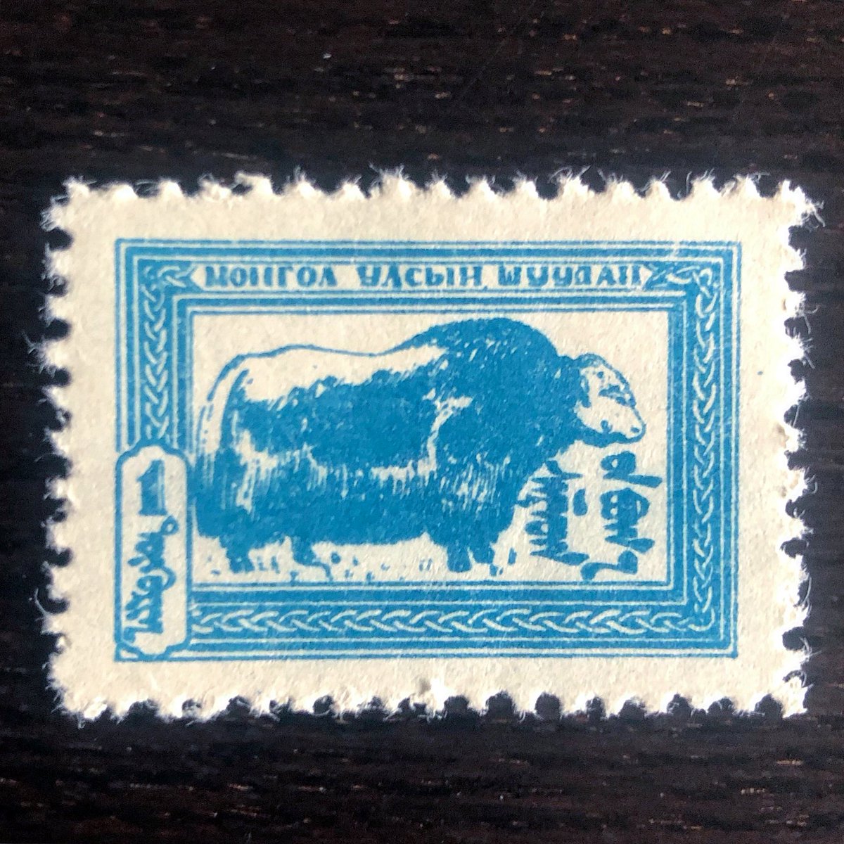 typojo's tweet photo. gorgeous Mongolian stamp lettering #mongolbichig #mongoliantype #typojo #studiotype https://t.co/2gWHR8f5YU