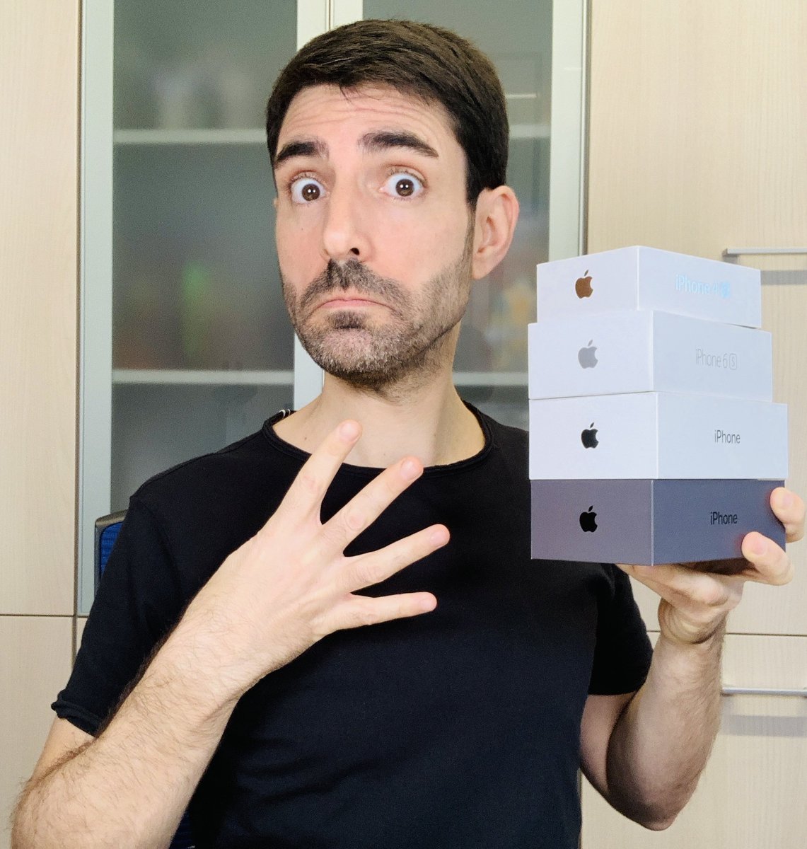 notenemosjefe's tweet photo. Ay @apple... 

En el episodio de la semana pasada, @vanacco nos hace un repaso de su trayectoria utilizando herramientas de @apple así como una crítica profunda tanto de lo bueno como de lo malo.

¿Y tú eres de Windows o de Apple?

No te lo pierdas en https://t.co/9GWNaR3RAc https://t.co/fSvF95vt4O