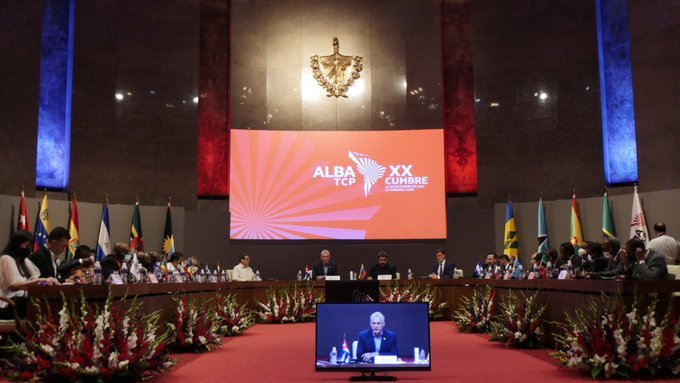 En el acto político cultural por el 17 aniversario de la fundación del ALBA-TCP, la Colmenita nos emocionó e hizo vivir momentos inolvidables de la obra de #Fidel y #Chávez. #AlbaUnida #FidelVive #ChavezVive