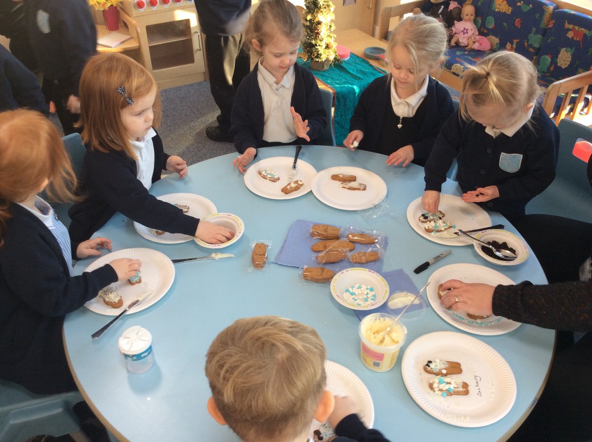 therookeries's tweet image. Today we decorated our Gingerbread men. We used sprinkles and raisins, also little snowmen. They looked so tasty, well done Nursery.
#Yummygingerbread #Eyfsfun