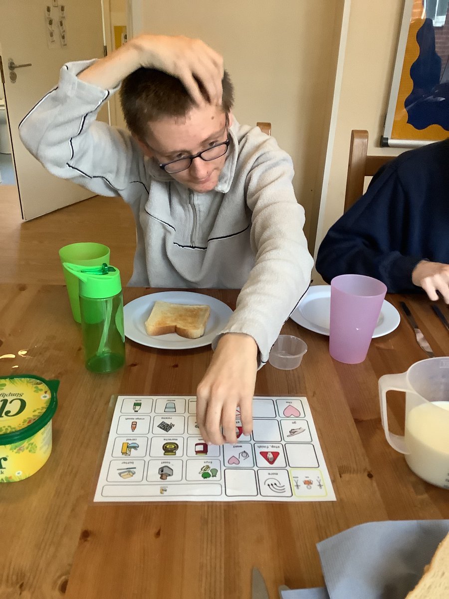 TheChilternSch's tweet photo. Communication really is at the heart of our school. Here are some of our young people in phase 3 communicating with us using visual aids for support and information. #curriculumdriver #totalcommunication #communicationattheheartoftheschOol https://t.co/jwjLLSpc44
