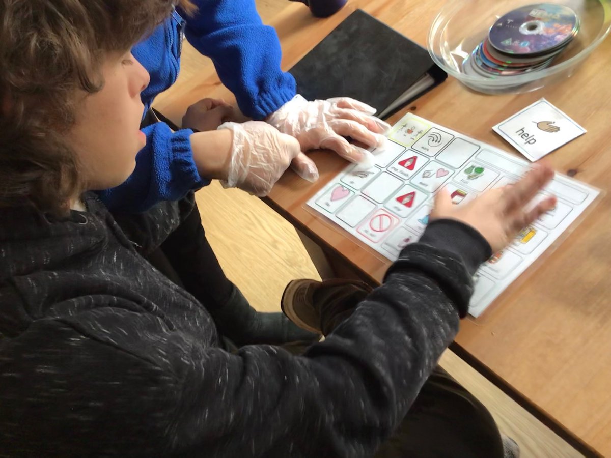TheChilternSch's tweet photo. Communication really is at the heart of our school. Here are some of our young people in phase 3 communicating with us using visual aids for support and information. #curriculumdriver #totalcommunication #communicationattheheartoftheschOol https://t.co/jwjLLSpc44