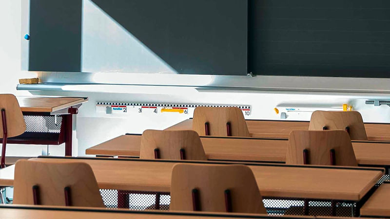SAEN_Officiel's tweet photo. Covid : les syndicats d'enseignant·es le demandent depuis le début de la pandémie en 2020 : les mesures de protection et d'hygiène dans les écoles doivent être coordonnées.
https://t.co/yJ5OXbdRSf https://t.co/O9I9ry3mRo