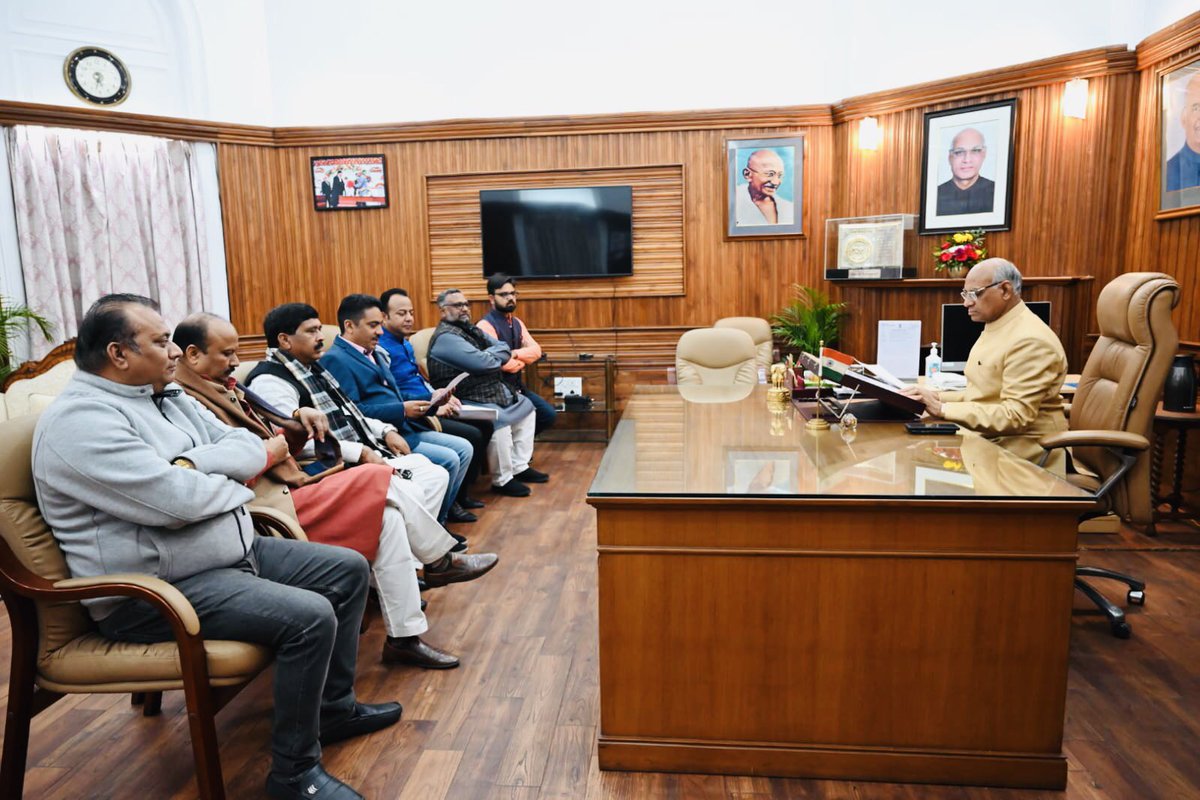 ShahiPratap's tweet image. JPSC परीक्षा का जाँच CBI से कराने का माँग को लेकर महामहिम राज्यपाल @jhar_governor से भाजपा के एक प्रतिनिधि मंडल मिल कर इस सम्बंध में ज्ञापन सौंपे ...

#jpsc_cbi_enquiry 

@BJP4Jharkhand @dprakashbjp @idharampalsingh