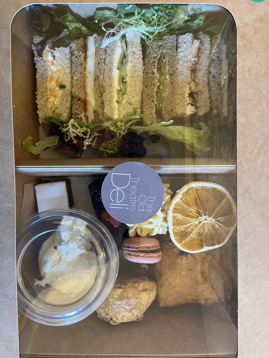 RussynCast's tweet photo. When you are having an online meeting reading portfolios and @AimeeBarton19 knocks on the door with an incredible lunch from your team!! Talk about surprises!! Thank you @MissNicholls3 @HannahM43658029 @AmyMaloney16 and for the lovely video of trainees past and present 😊 https://t.co/1nEntpHgLj