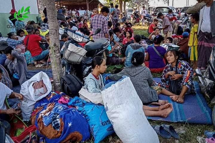 miN13700's tweet photo. Nearly 3,000 people have been displaced by fighting between KNLA &amp; terrorist military in Lay Kay Kaw Myothit this morning. They are currently fleeing to forests &amp; nearby villages &amp; need humanitarian assistance. @ICRC
@UNinMyanmar @Refugees
#WhatsHappeningInMyanmar
@UNICEFMyanmar https://t.co/jlugjnTc9G