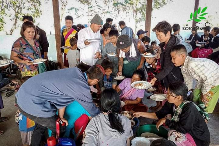miN13700's tweet photo. Nearly 3,000 people have been displaced by fighting between KNLA &amp; terrorist military in Lay Kay Kaw Myothit this morning. They are currently fleeing to forests &amp; nearby villages &amp; need humanitarian assistance. @ICRC
@UNinMyanmar @Refugees
#WhatsHappeningInMyanmar
@UNICEFMyanmar https://t.co/jlugjnTc9G