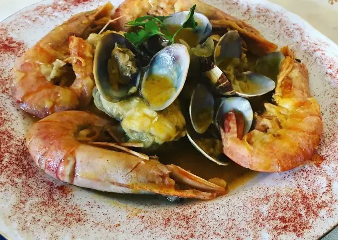 cookpadrecetas's tweet photo. Bacalao, bogavante, rape, vieiras… no todo es carne en los menús y #RecetasdeNavidad: #pescado y #marisco son tendencia este año, como explica @EsquireSpain https://t.co/fMNkwmCtk0 #CookpadRecetas #CocinaCasera #ComparteTusRecetas https://t.co/I9BLZocnDP