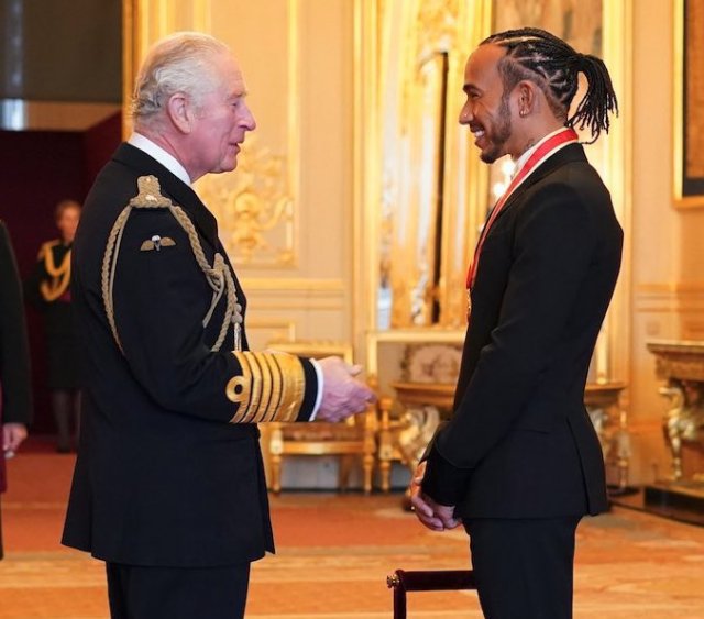 LewisHamiltonBR's tweet photo. Preto e sem recursos. De criança prodígio a cavaleiro da Ordem do Império Britânico. 

Nosso orgulho @LewisHamilton! #IStandWithLewisHamilton https://t.co/uyeLLWd1JW