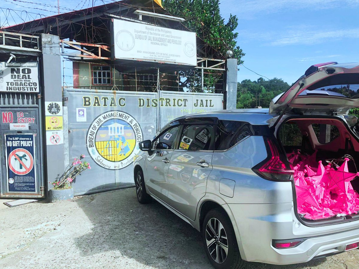 INLoVe2022's tweet photo. A SIGNIFICANT "tiny tiny minority" of Ilocanos are celebrating Christmas the #PinkPasko way in Ilocos Norte!!!!!
Special thanks to the PDLs of Bjmp Batac District Jail for making pink parols for a "FEW" residents of Ilocos Norte.
๐๐๐
#LeniKiko2022 #kakamPink https://t.co/AV26sxqxnV