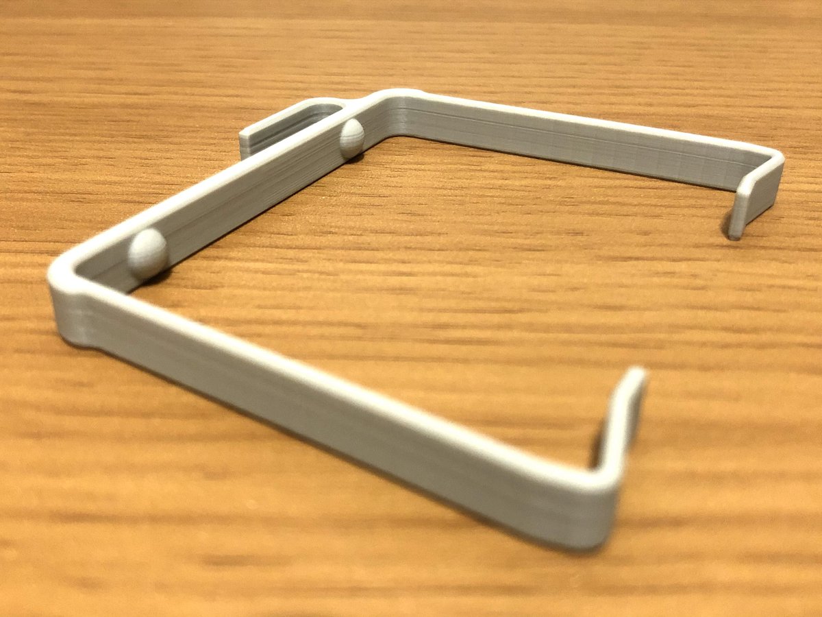 e3office's tweet photo. ダイソーの300円スピーカーをワイヤーネットに掛けるマウンタを作りました。
#DSMech #FlashForge https://t.co/rcWCBBLBpF