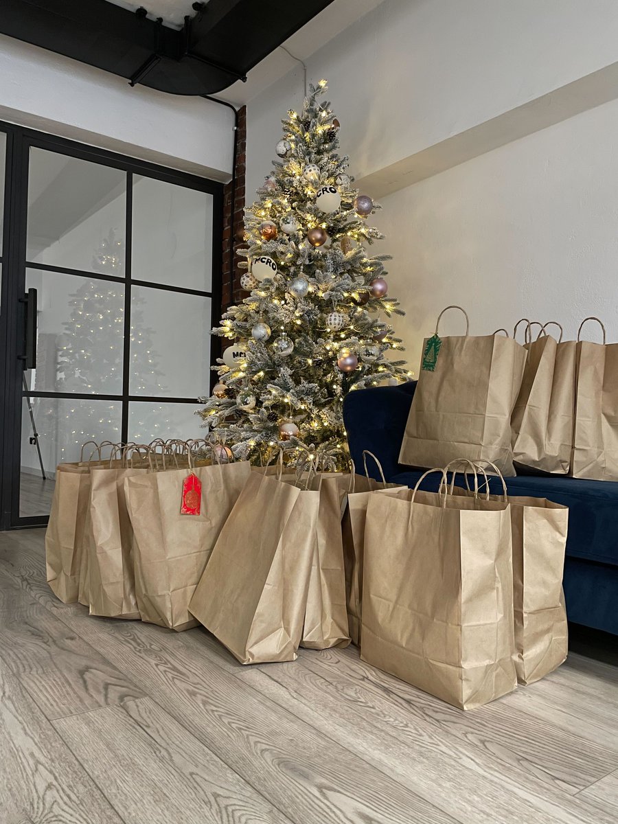 DocviserIO's tweet photo. Santa came early this year for the Docviser team! #christmas2021 #happyholidays #docviser https://t.co/lXYCmAQi7d