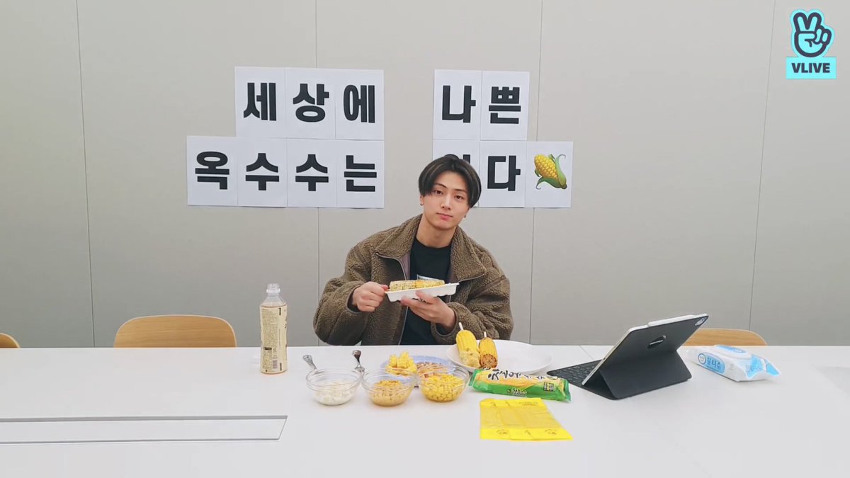 enhypenupdates's tweet photo. [EN-LIVE RECAP 🌟] 211215
“ There’s no bad corn in the world 🌽 ”

- Jay went live to chat with ENGENEs!
- It’s his solo live with various corn snacks~💛🌽 

@ENHYPEN_members @ENHYPEN #ENHYPEN #엔하이픈 https://t.co/fRIFycabvE