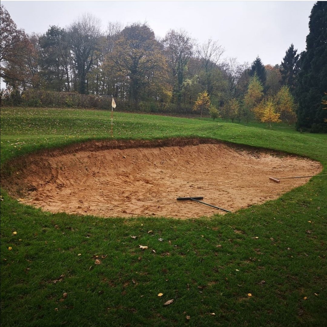 DuraBunker's tweet photo. Coming along @rowgc #BunkerDesign #Rubbercrumbliner #Syntheticedge #fullysealedbunkersystem #transformation #builttolast https://t.co/ij3NHNYQjc